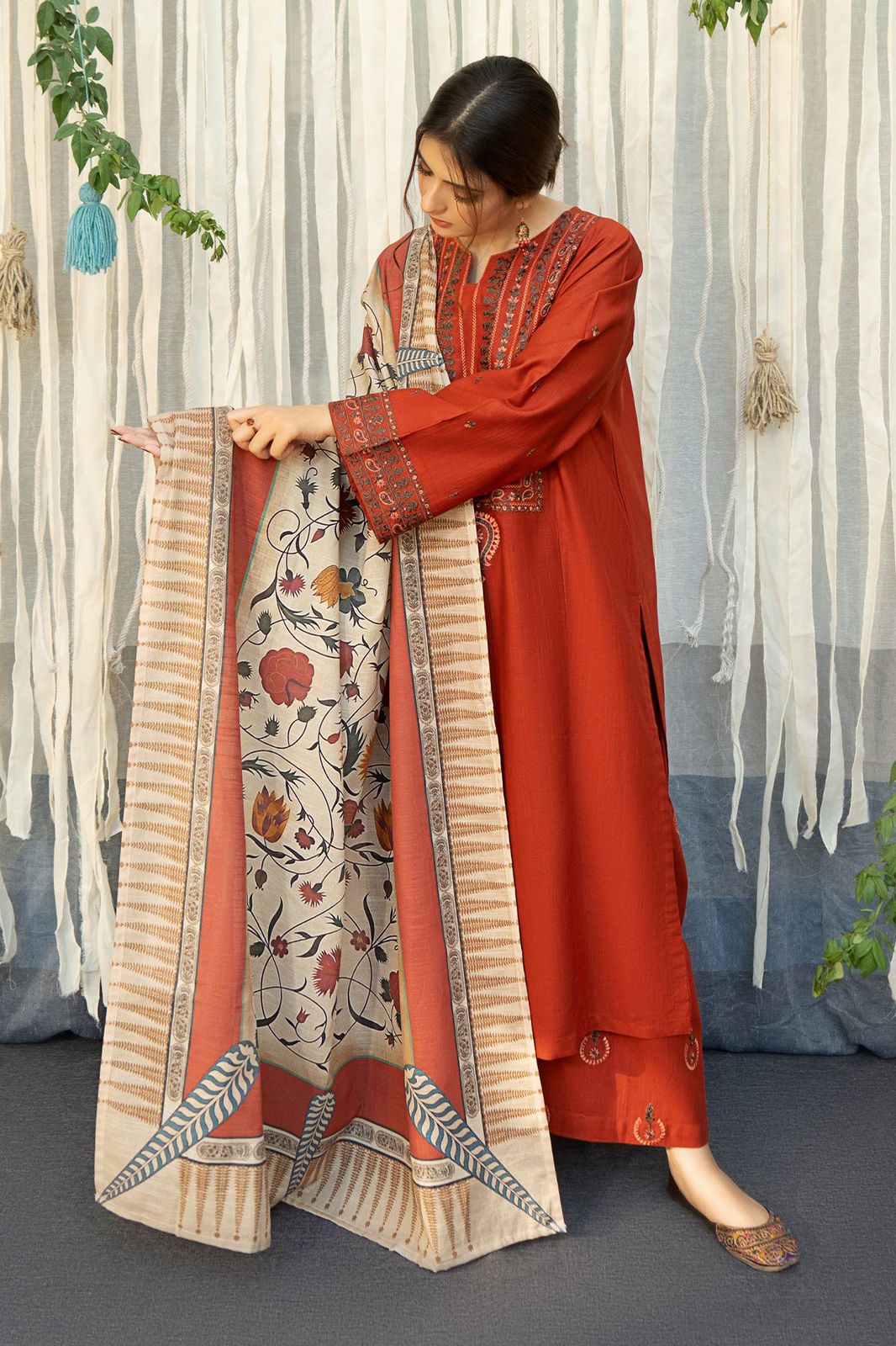 URGE - 3PC LAWN EMBROIDERED Suit DM 1035