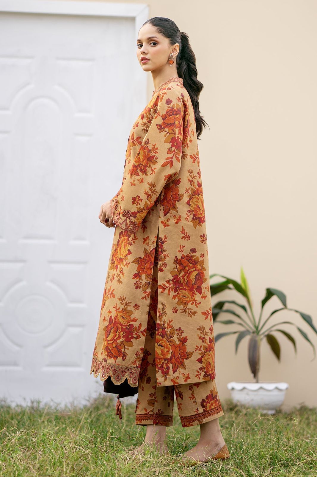 BAROQUE - 3PC KHADDAR PRINTED SHIRT WITH KHADDAR PRINTED DUPATTA AND TROUSER DM 1004